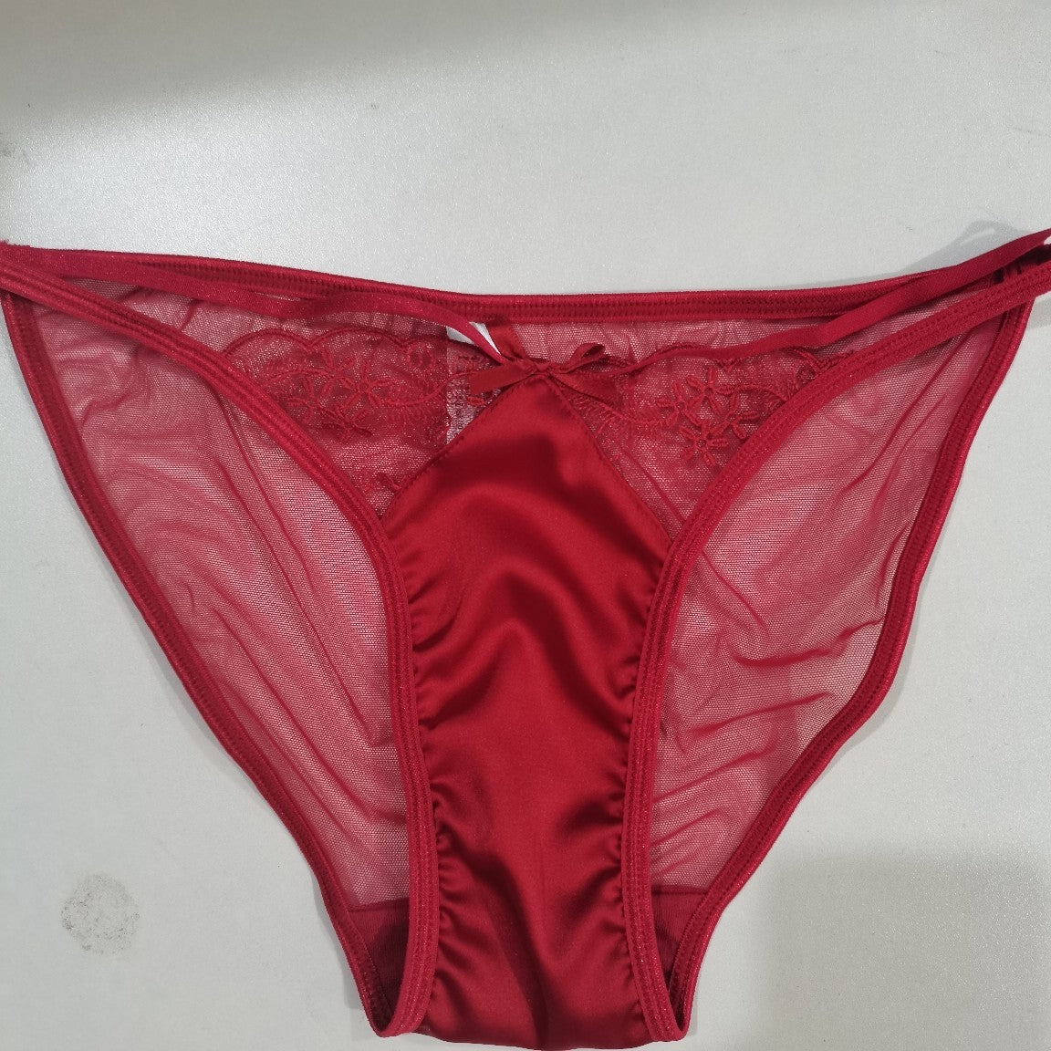 Women's French-style Breathable Lace Embroidered Pure Bra